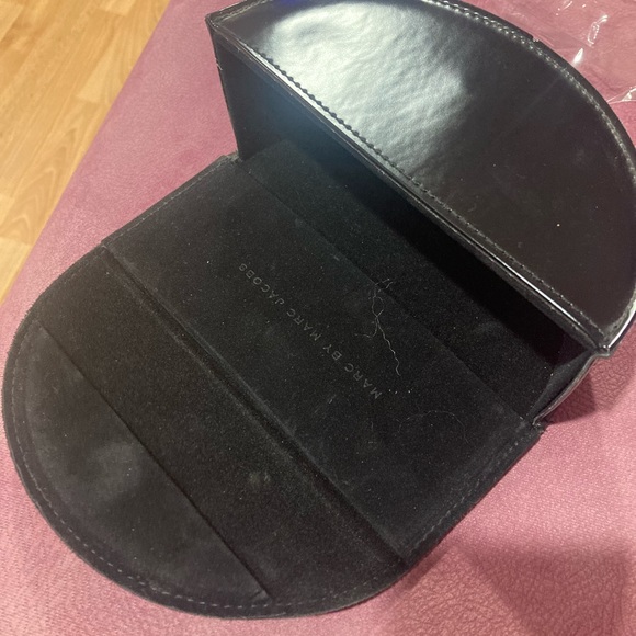 Sun glasses case - Picture 2 of 2
